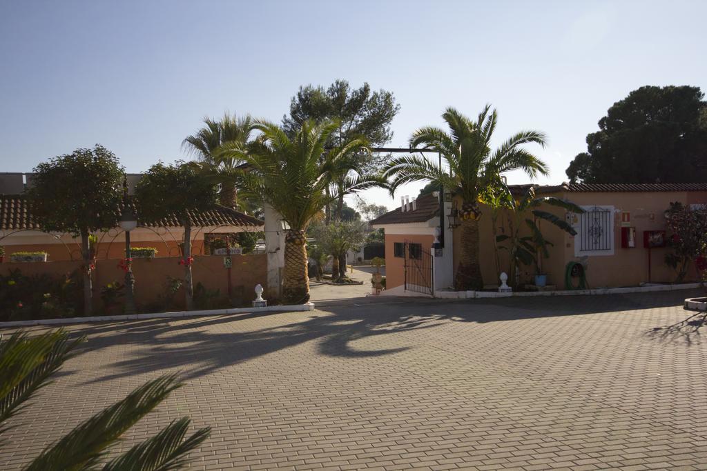 Hostal Nueva Andalucia Alcala de Guadaira Exterior photo
