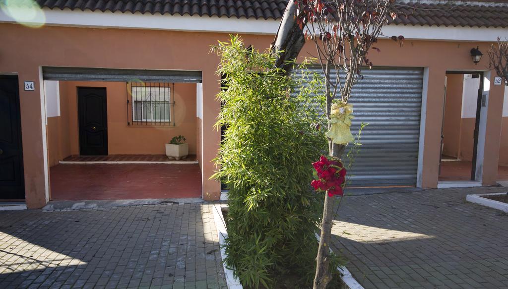 Hostal Nueva Andalucia Alcala de Guadaira Exterior photo