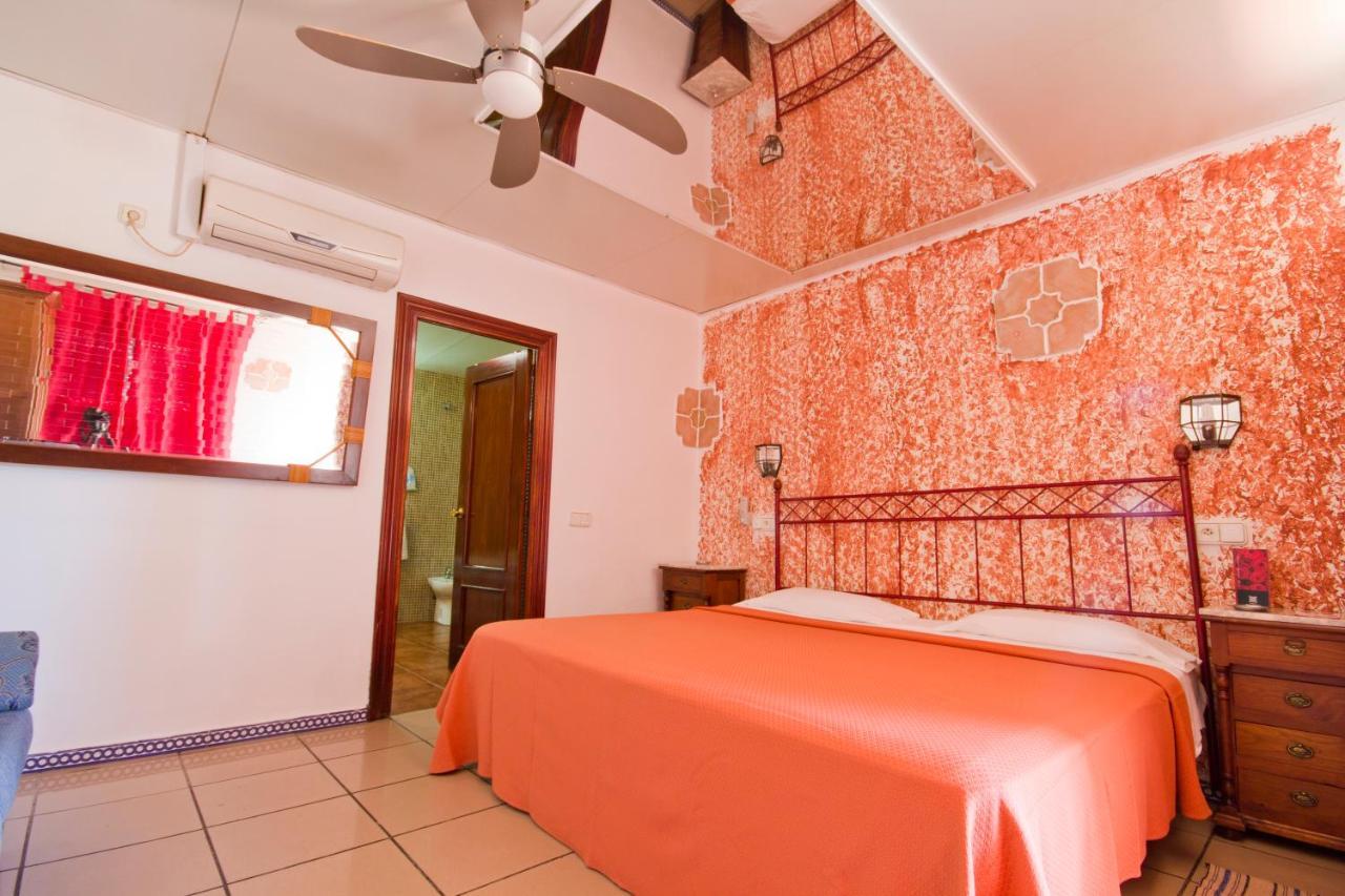 Hostal Nueva Andalucia Alcala de Guadaira Exterior photo