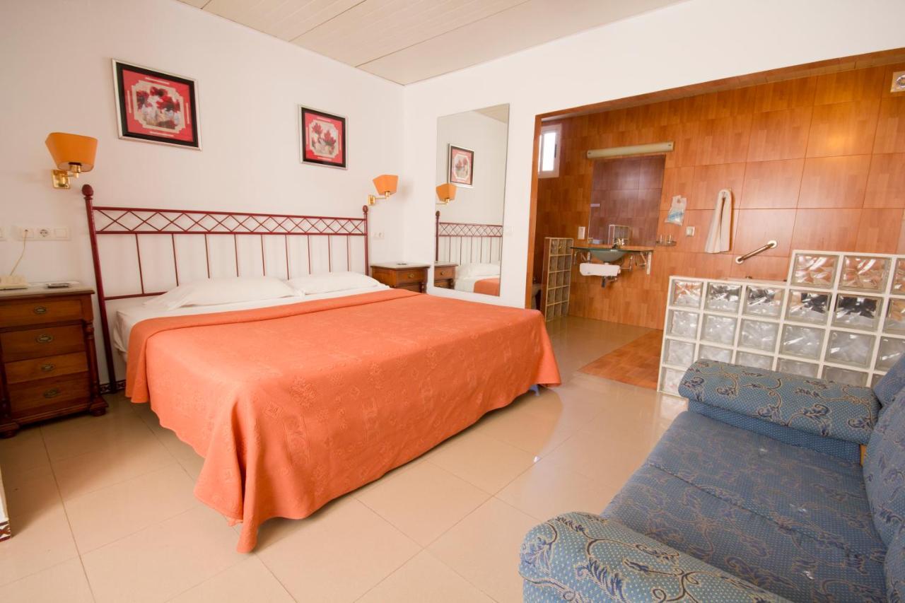 Hostal Nueva Andalucia Alcala de Guadaira Exterior photo